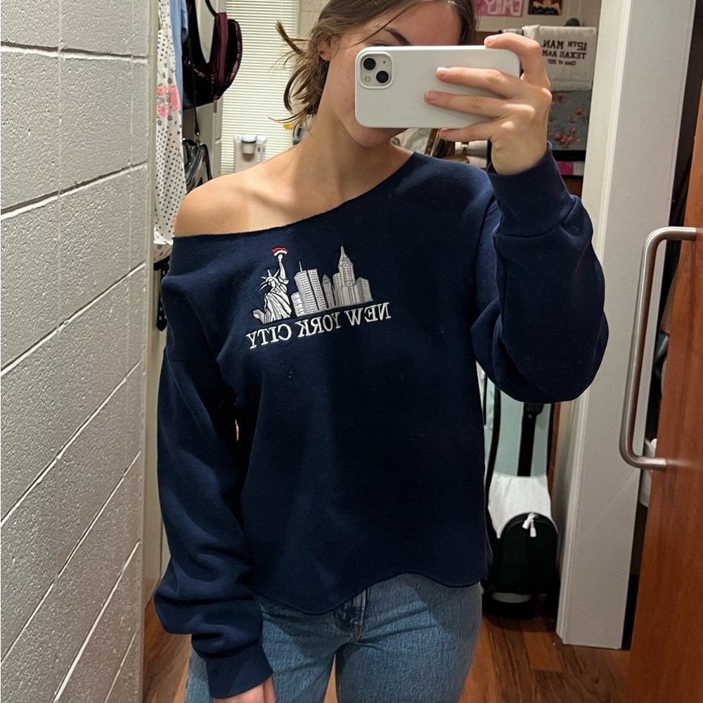 Embroidered, shoulder cut off crewneck
